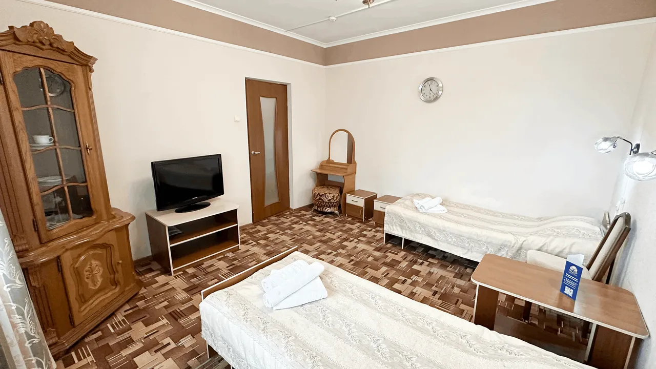 две кровати