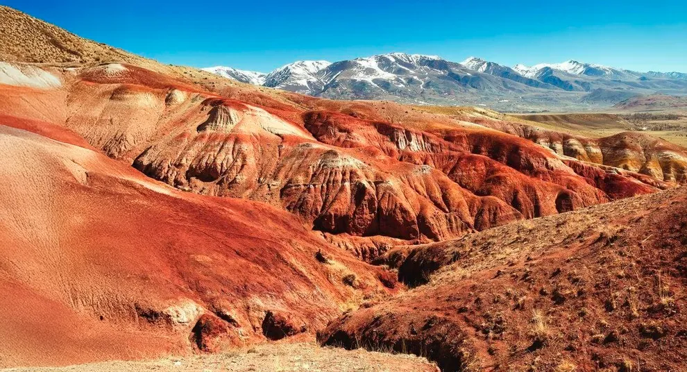 2) горы Кызыл-Чин