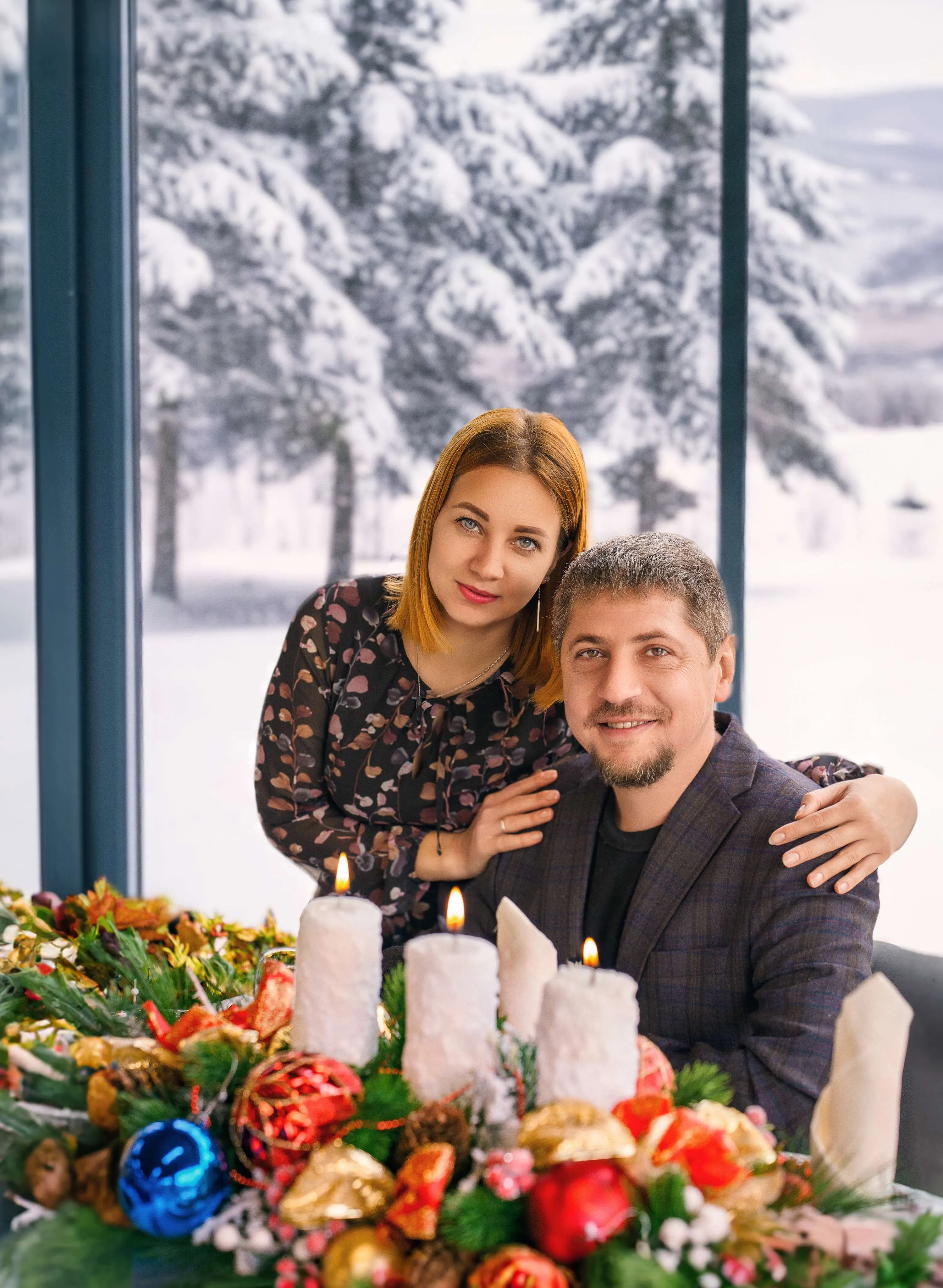 пара за новогодним столом