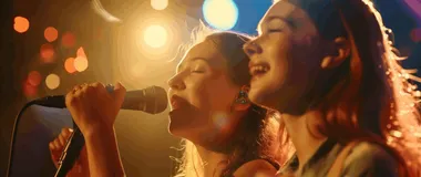 девушки поют