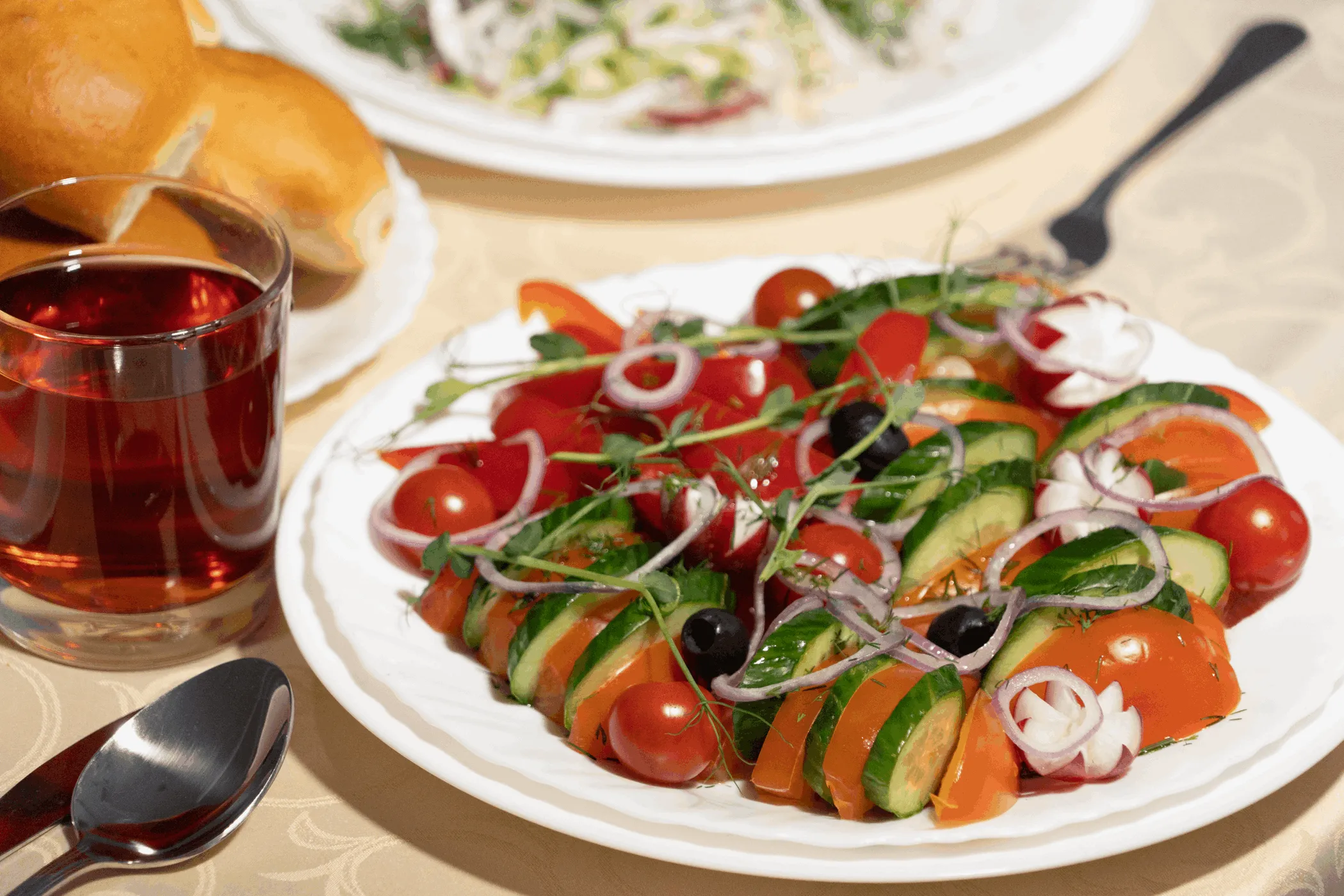 тарелка с салатом