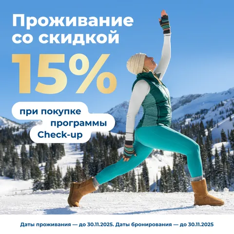 девушка на лице занимается спортом