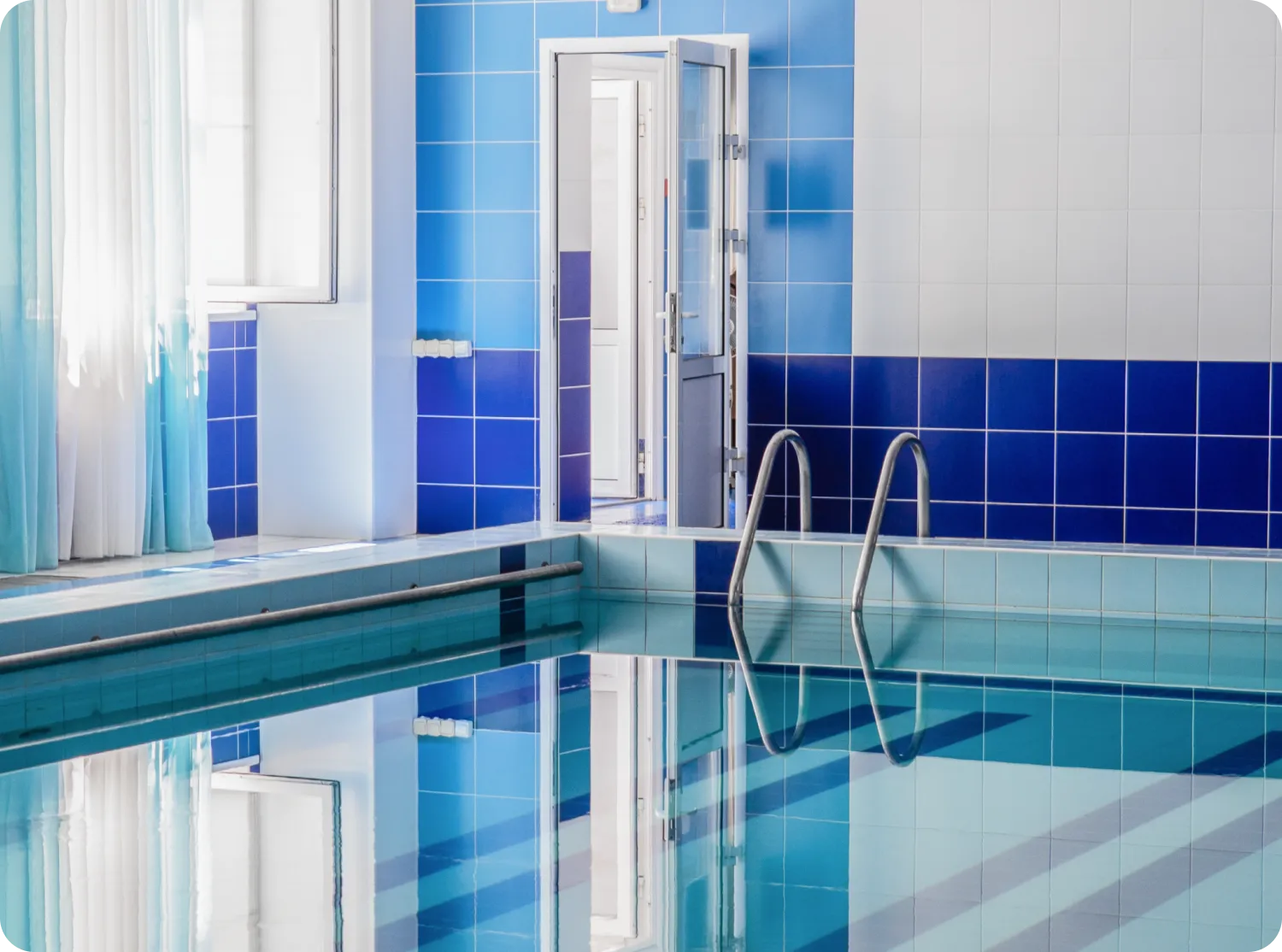 Крытый бассейн