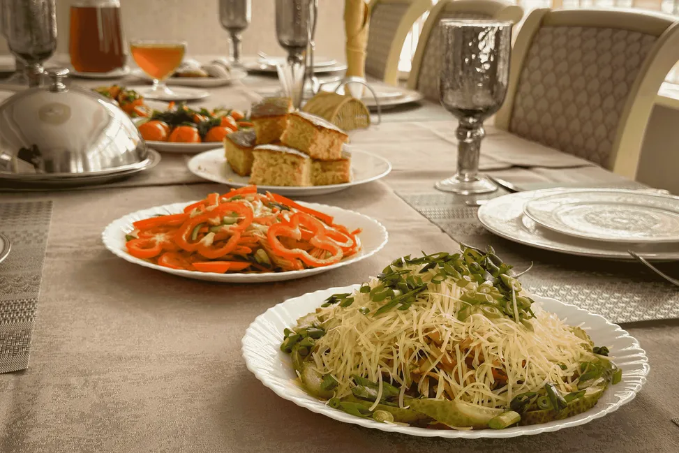 сервированный стол с разными блюдами