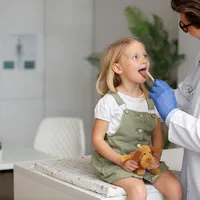 ребенок на приеме у лора