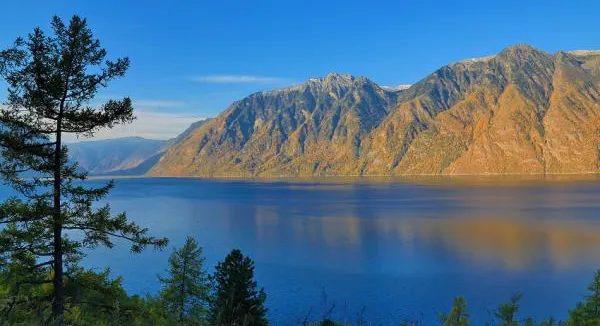 озеро и горы