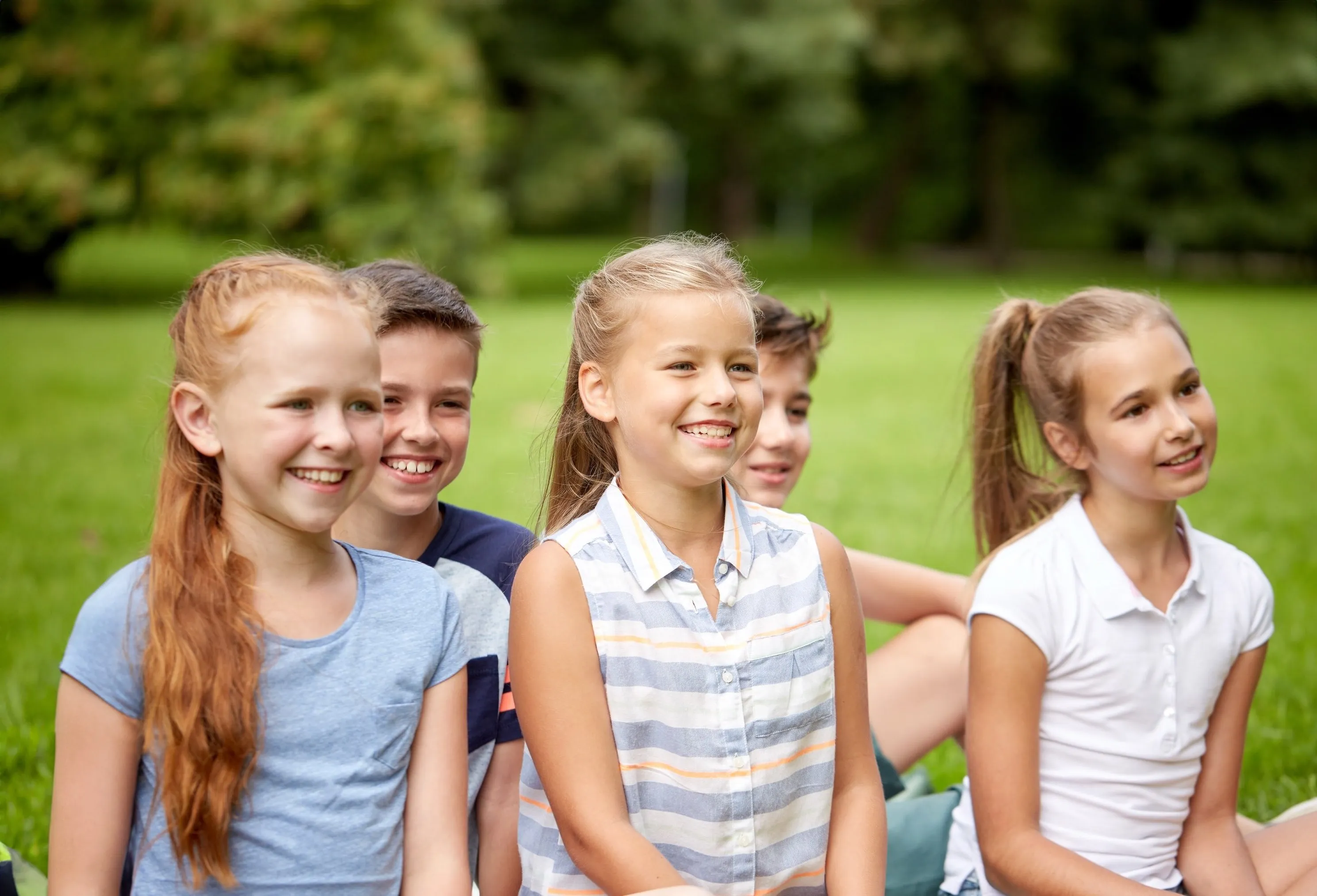 дети слушают историю