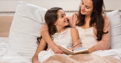 mat-i-doc-citaut-knigu-v-posteli