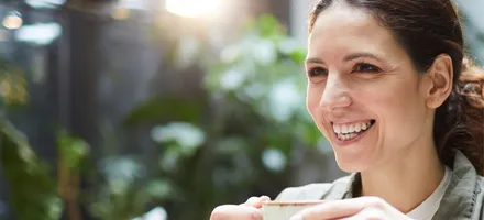 женщина с чашкой