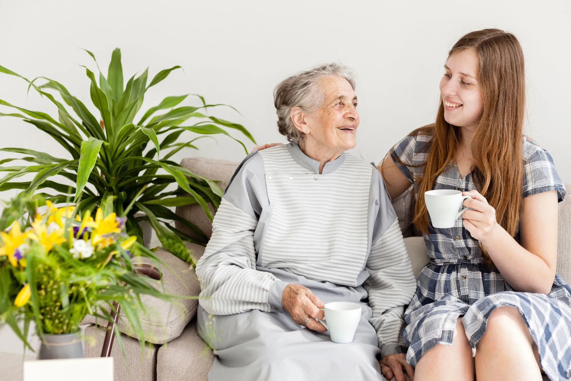 vnucka-provodit-vrema-s-babuskoi