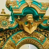 узор наверху зеркала